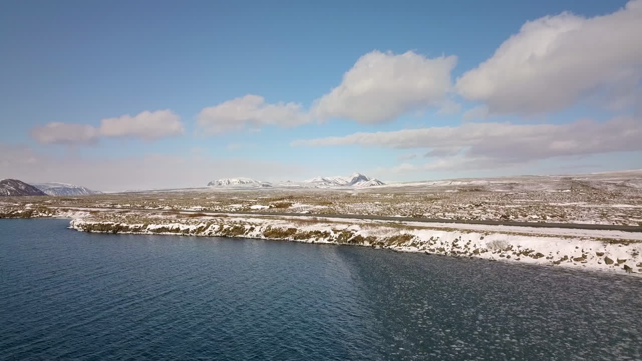 toma cinematográfica con drones del paisaje en el área de selfoss en islandia