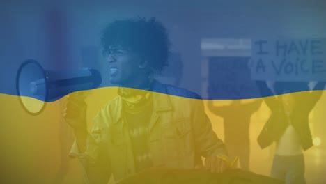 Animation-Der-Flagge-Der-Ukraine-über-Einem-Afroamerikanischen-Männlichen-Demonstranten
