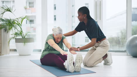mujer mayor, fisioterapia y acondicionamiento físico