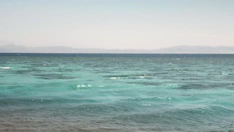 hermosa agua clara en dahab egipto