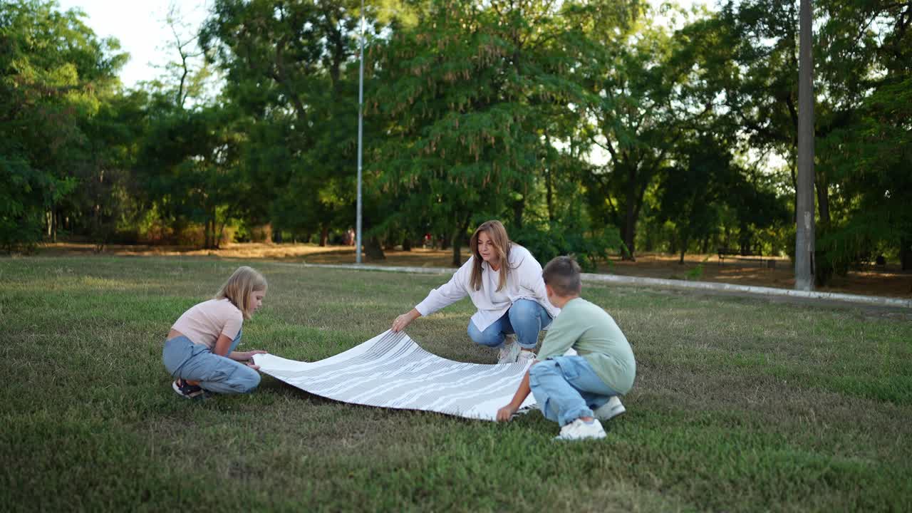 семейный пикник в парке
