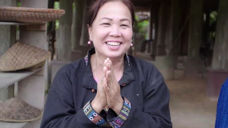 asian woman clapping hands