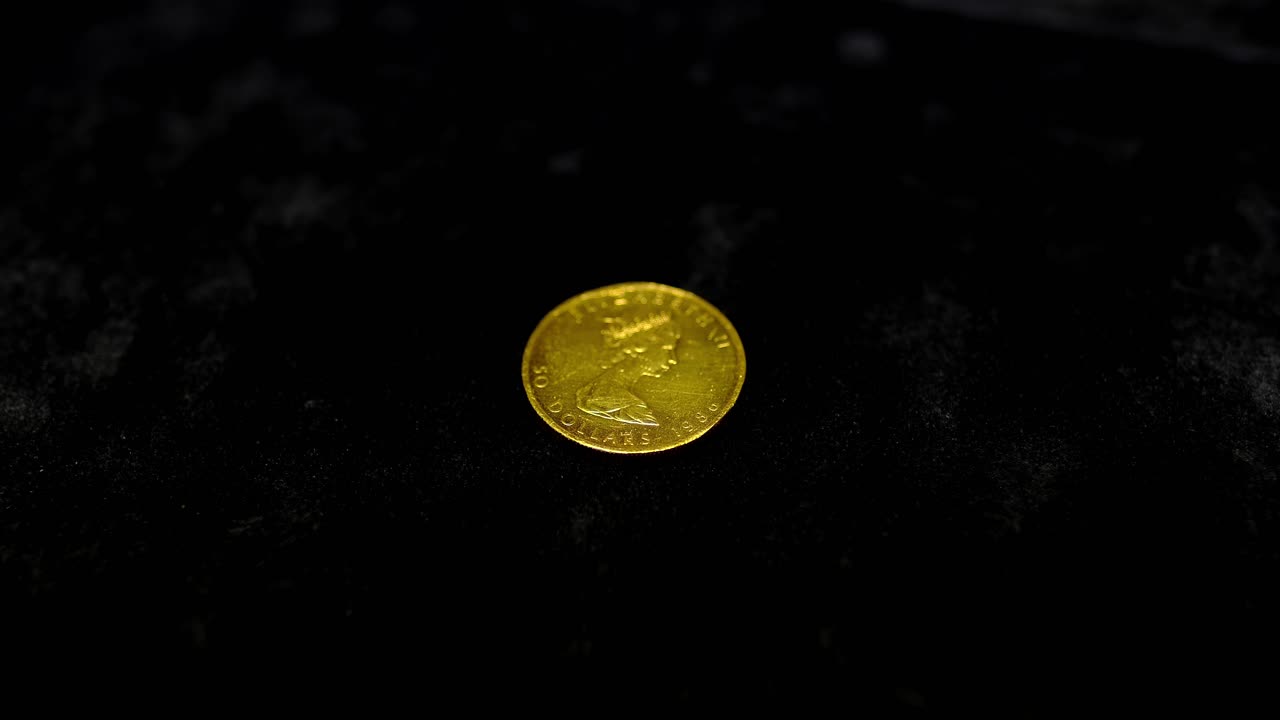 oro antiguo de canadá pendientes de oro viejo joyería joyería tienda de exhibición de lujo moda glamour elegancia sofisticación belleza adorno ornamentación decoración accesorio regalo