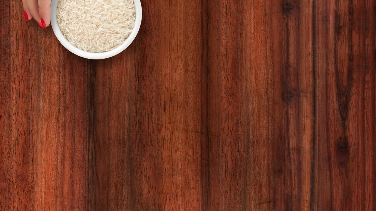 ofreciendo arroz basmati