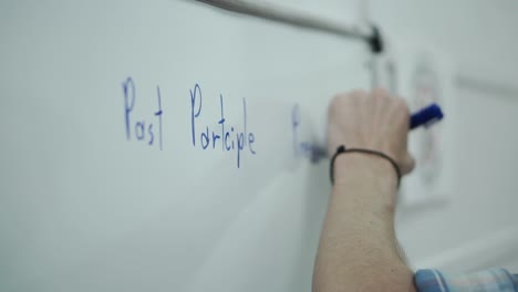 writing past participle on whiteboard