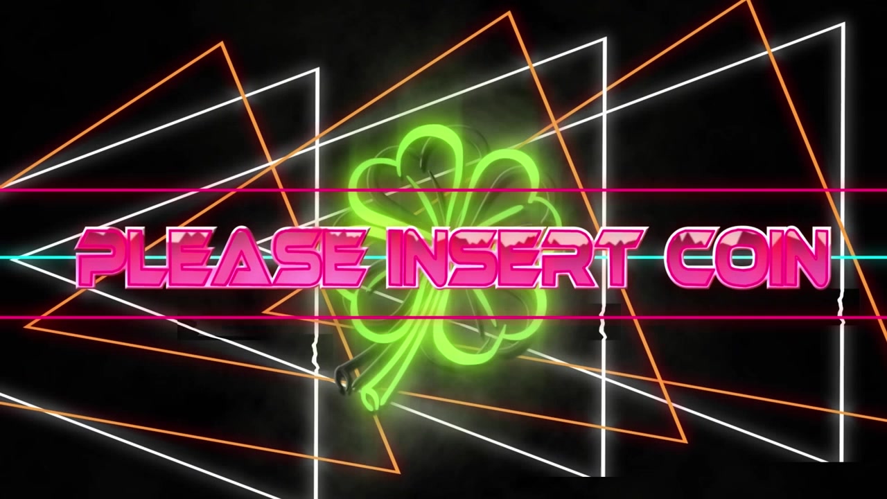 Insegna retrò al neon 'Inserire moneta' con un trifoglio luminoso