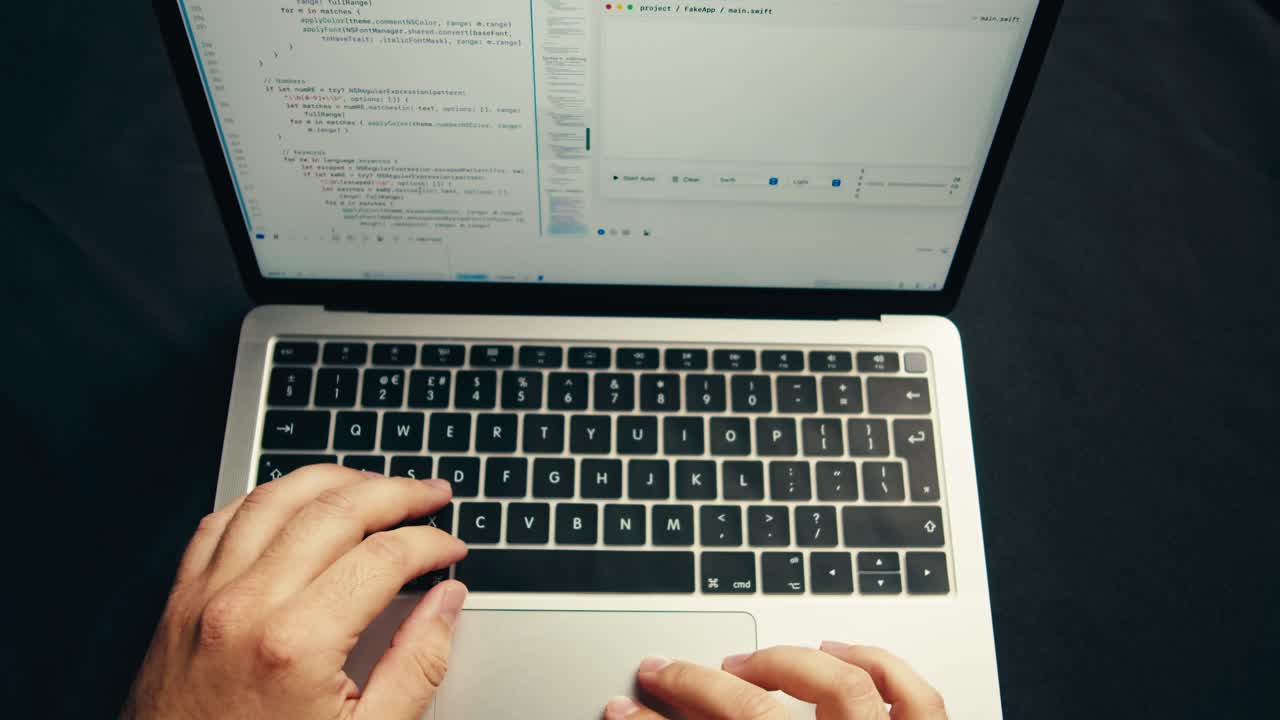Digitação manual de código no teclado do portátil