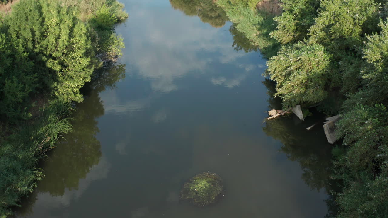 аэрофотосъемка - загородный пейзаж испании в окрестностях мадрида, наклонное раскрытие