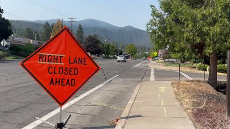 Sing for a closed lane for road construction