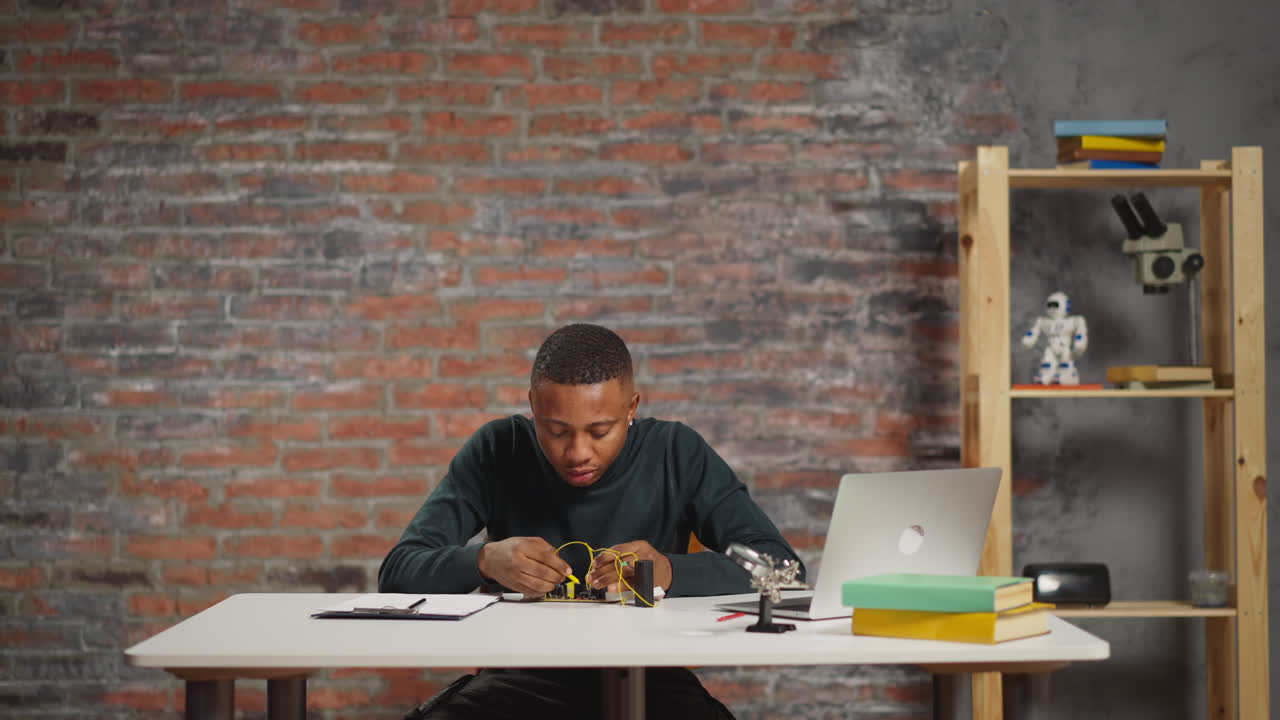 Black engineer tries unfortunately to assemble device