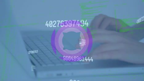 animación de números cambiantes y alcance con procesamiento de datos a través de computadora portátil