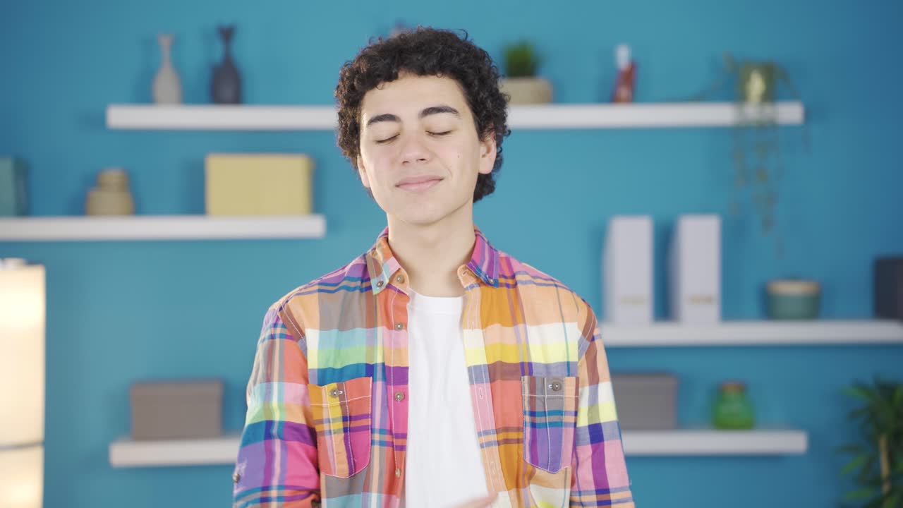 동기부여받은 활기찬 젊은이.