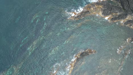 Impresionantes-Imágenes-De-Drones-De-La-Escarpada-Costa-De-Las-Islas-Azores-Portuguesas-En-El-Océano-Atlántico