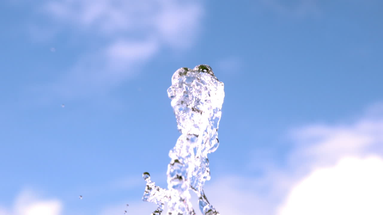 공기에 물을 스프레이하는 것