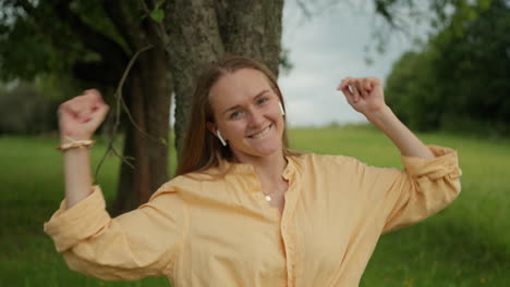 woman, dancing, interracting, summer, nature