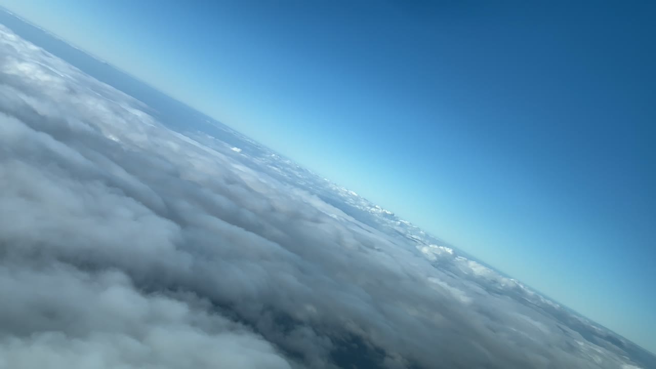 구름 위를 날아다니며 45도 좌회전