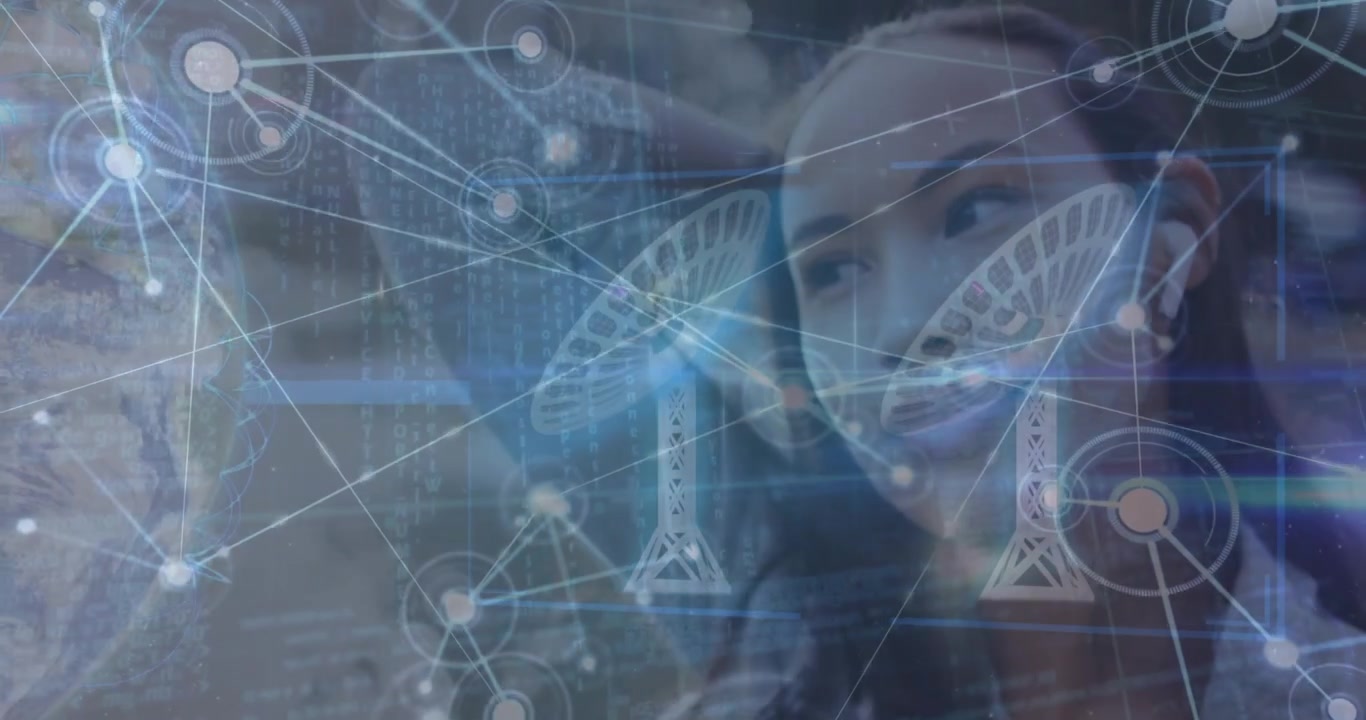 Animazione di rete di connessioni con globo e dati su donna che usa lo smartphone.