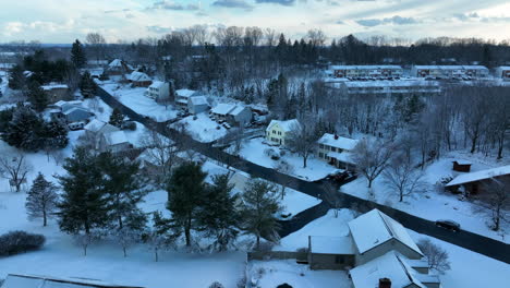 Comunidad-De-Viviendas-Residenciales-En-La-Nieve-Del-Invierno