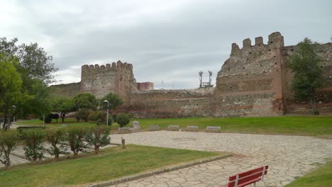 Panoramablick-Auf-Die-Wände-Der-Akropolis-In-Thessaloniki