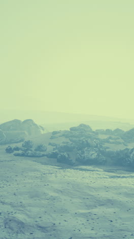 paisaje montañoso cubierto de nieve y hielo