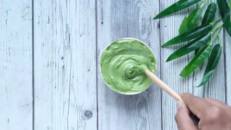 green clay face mask preparation