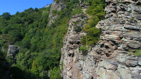 Um-Scharfe-Felsen-Fliegen