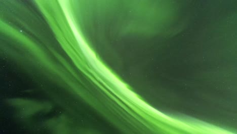 increíble vista de la aurora boreal en el cielo nocturno