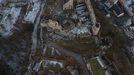 Ruinas-Del-Castillo-De-Larochette-Durante-El-Invierno