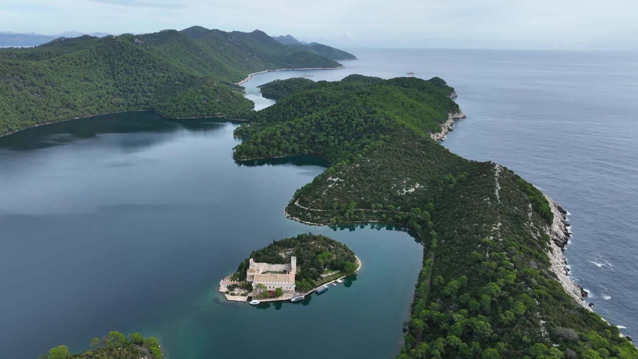 크로아티아 섬 만 의 공중 사진