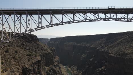 video de drones 4k del puente del desfiladero del río grande en nuevo méxico