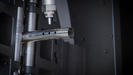 corte con láser y gas de metal, tecnología industrial moderna.