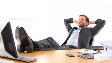 Relaxed-businessman-putting-his-feet-up