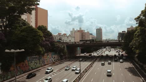 São-Paulo-traffic-Timelapse-at-Jaceguai-Viaduct,-view-from-Liberdade,-japanese-neighborhood