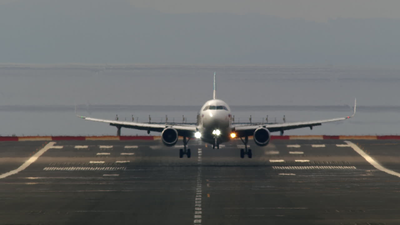 avión de pasajeros aterrizó en el aeropuerto