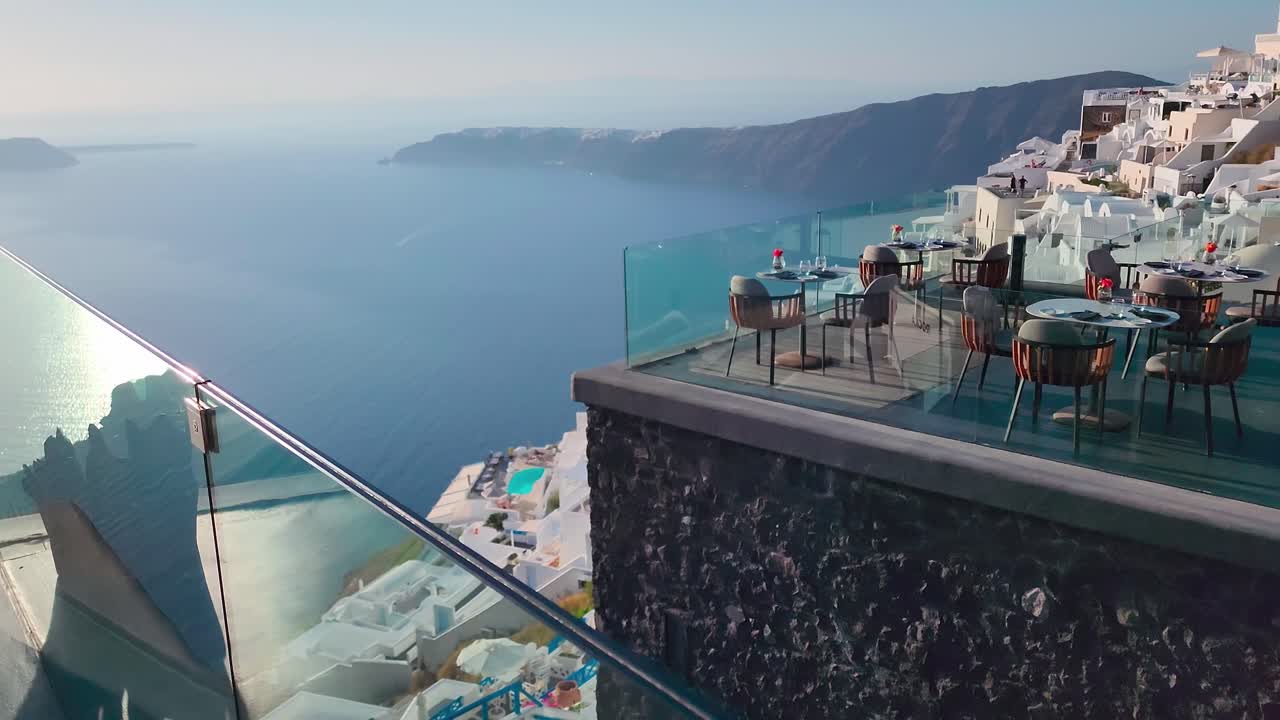 레스토랑 테라스에서 바다의 놀라운 전망