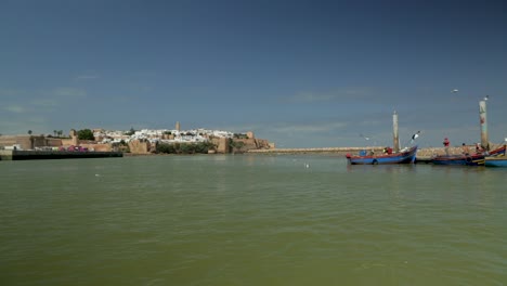 una vista de las ouadayas en rabat tomada desde un barco
