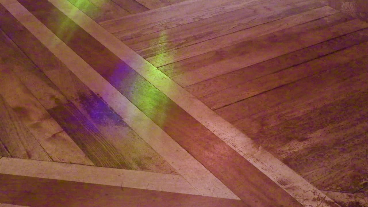 diferentes luces de pista de baile inteligentes que parpadean y giran automáticamente