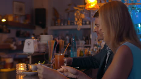 Couple-with-Tablet-in-the-Bar