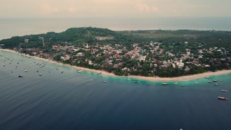 disparo lento de un dron volando hacia el aire de gili
