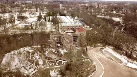 castillo de sigulda, letonia, estados bálticos, europa