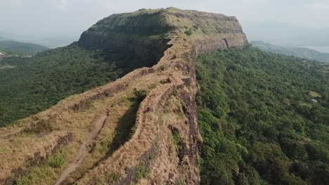 vinchu kada is a long finger of historic fortified rock cliff in india