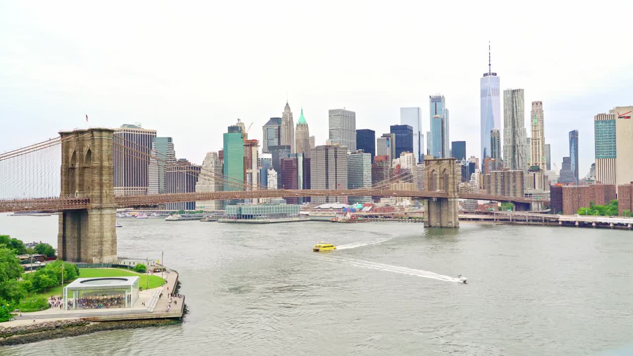 브루클린 브릿지와 함께 뉴욕 시내의 스카이라인