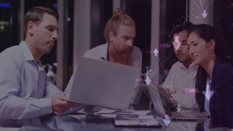 animación de la red con conexiones y procesamiento de datos sobre diversas personas de negocios