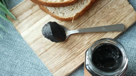 black sesame paste with toast