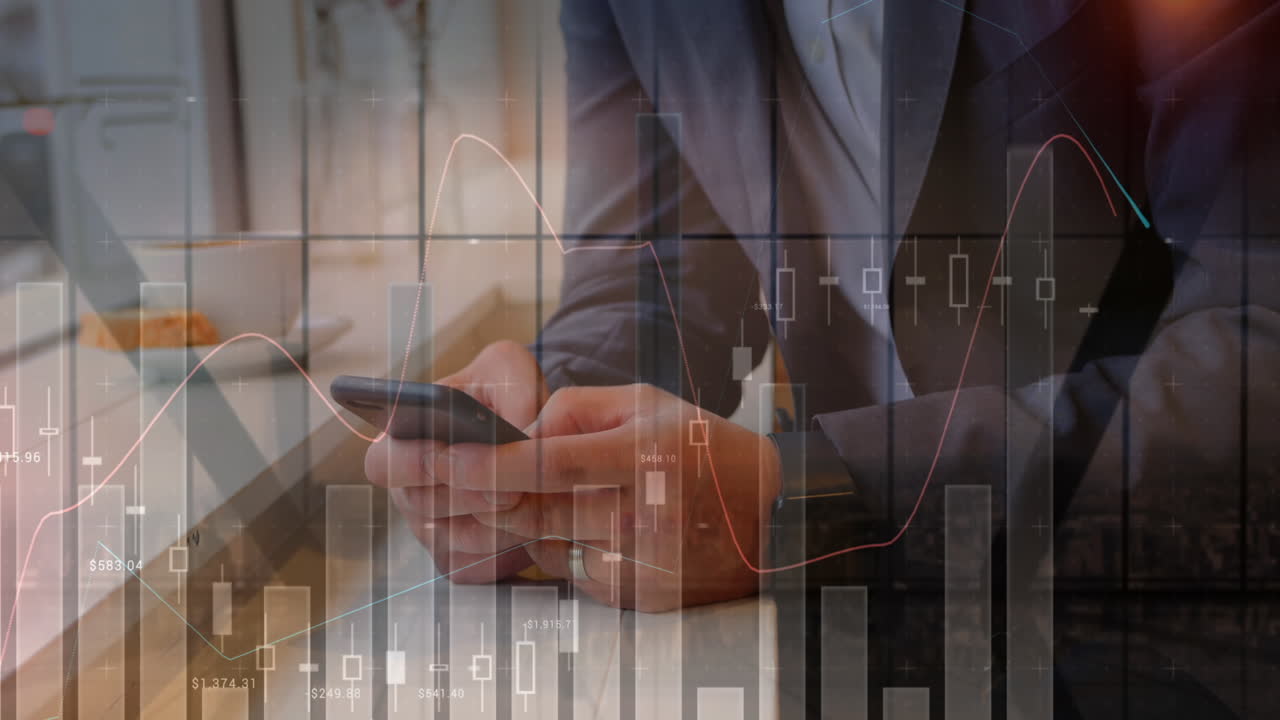 Animazione di statistiche ed elaborazione dati su un uomo d'affari che usa uno smartphone.