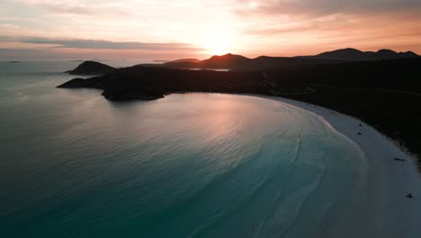 Luftaufnahme-über-Lucky-Bay-Im-Cape-Legrand-Nationalpark-Bei-Sonnenuntergang,-In-Der-Nähe-Von-Esperance,-Westaustralien