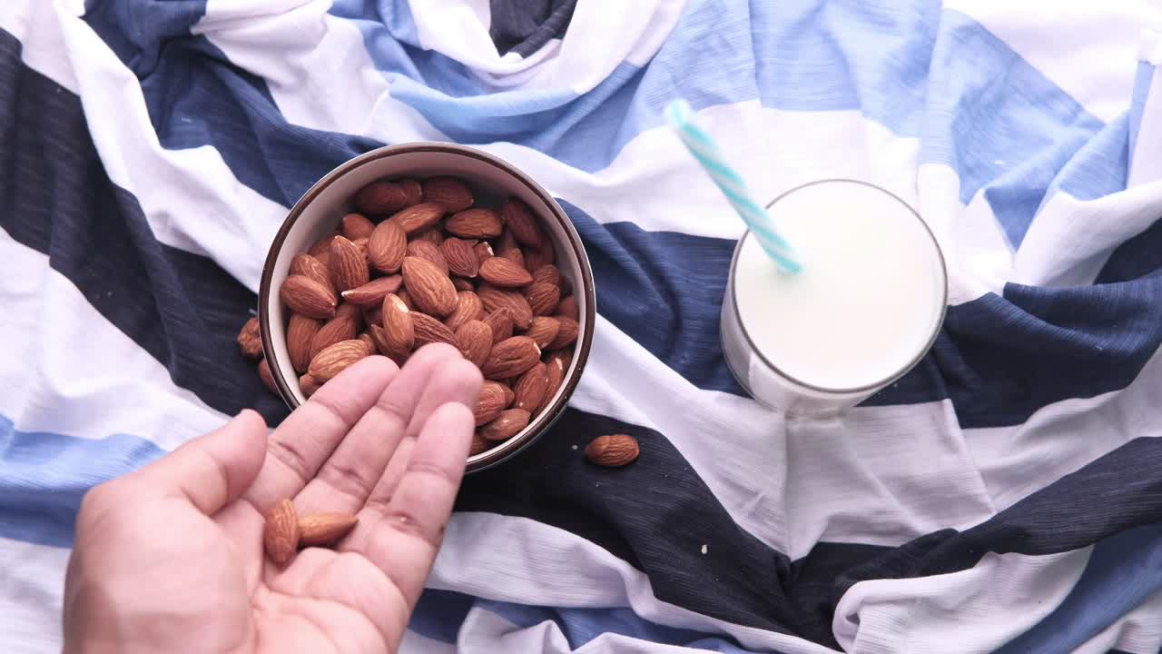 아몬드와 아몬드 우유