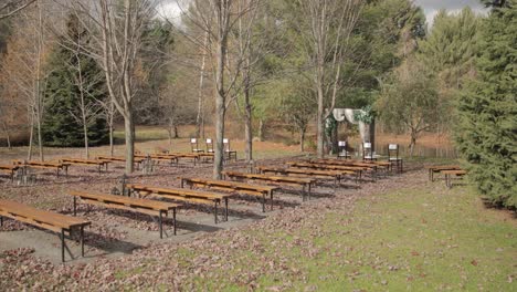 Beautiful-outdoor-wedding-ceremony-venue-in-the-back-yard-during-the-fall-season-at-Bean-Town-Ranch-in-Ottawa