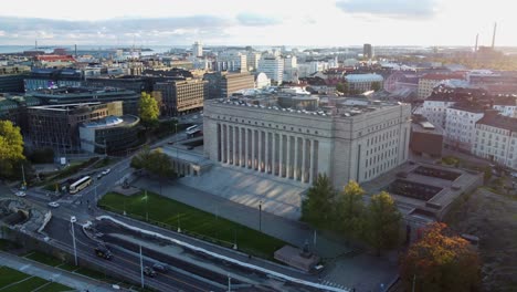 Finnish-Parliament-Building-in-Helsinki-on-bright-sunny-day,-aerial