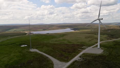 Parque-Eólico-Situado-En-Los-Páramos-De-Yorkshire-Tomados-Con-Un-Dron